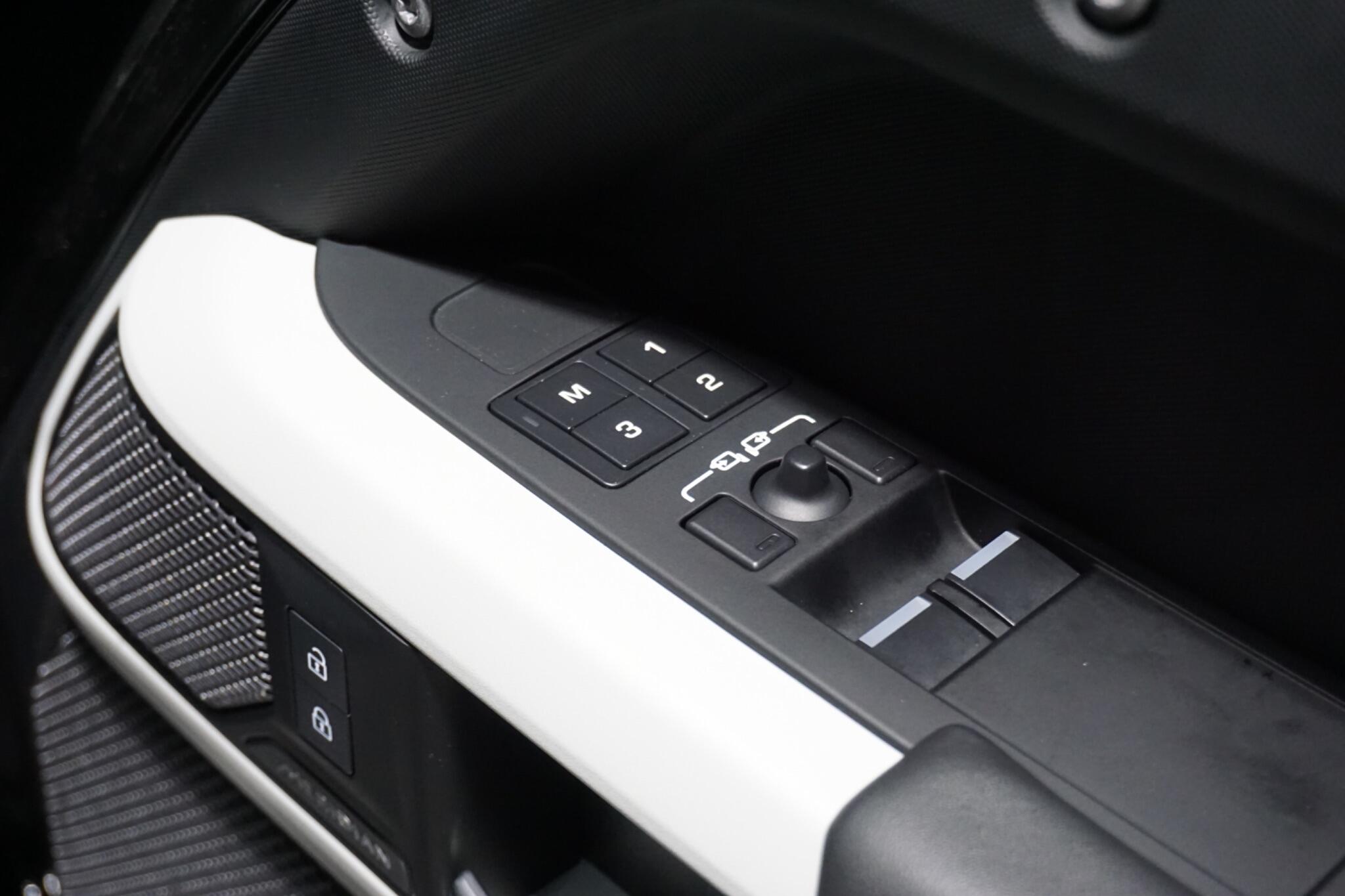 Land Rover Defender 90 3.0 D250 MHEV X-Dynamic HSE SUV 3dr Diesel Auto 4WD Euro 6 (s/s) (250 ps)